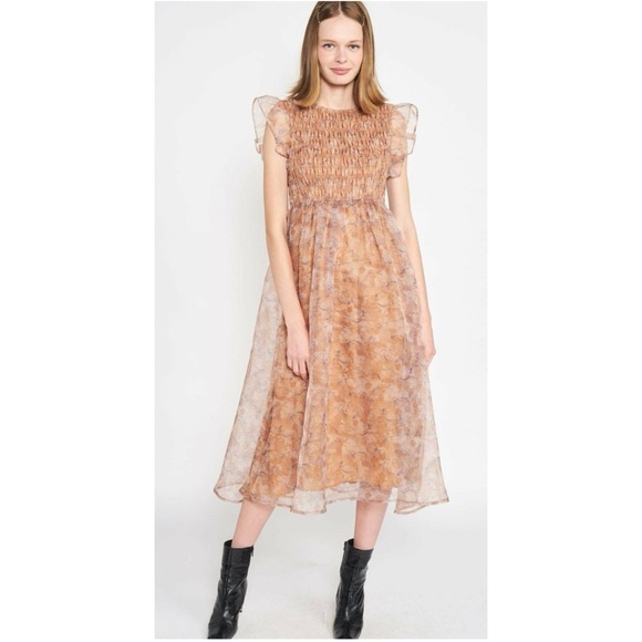 En Saison | Size Small, Peach | La Raque, Smocked Midi Dress - Picture 1 of 13